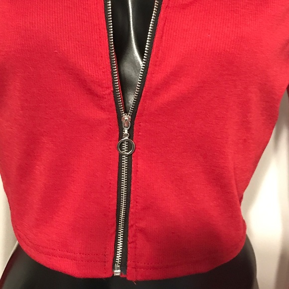 ❤️SEXY RED CROPPED TOP WITH SILVER ZIPPER❤️ - Picture 3 of 6